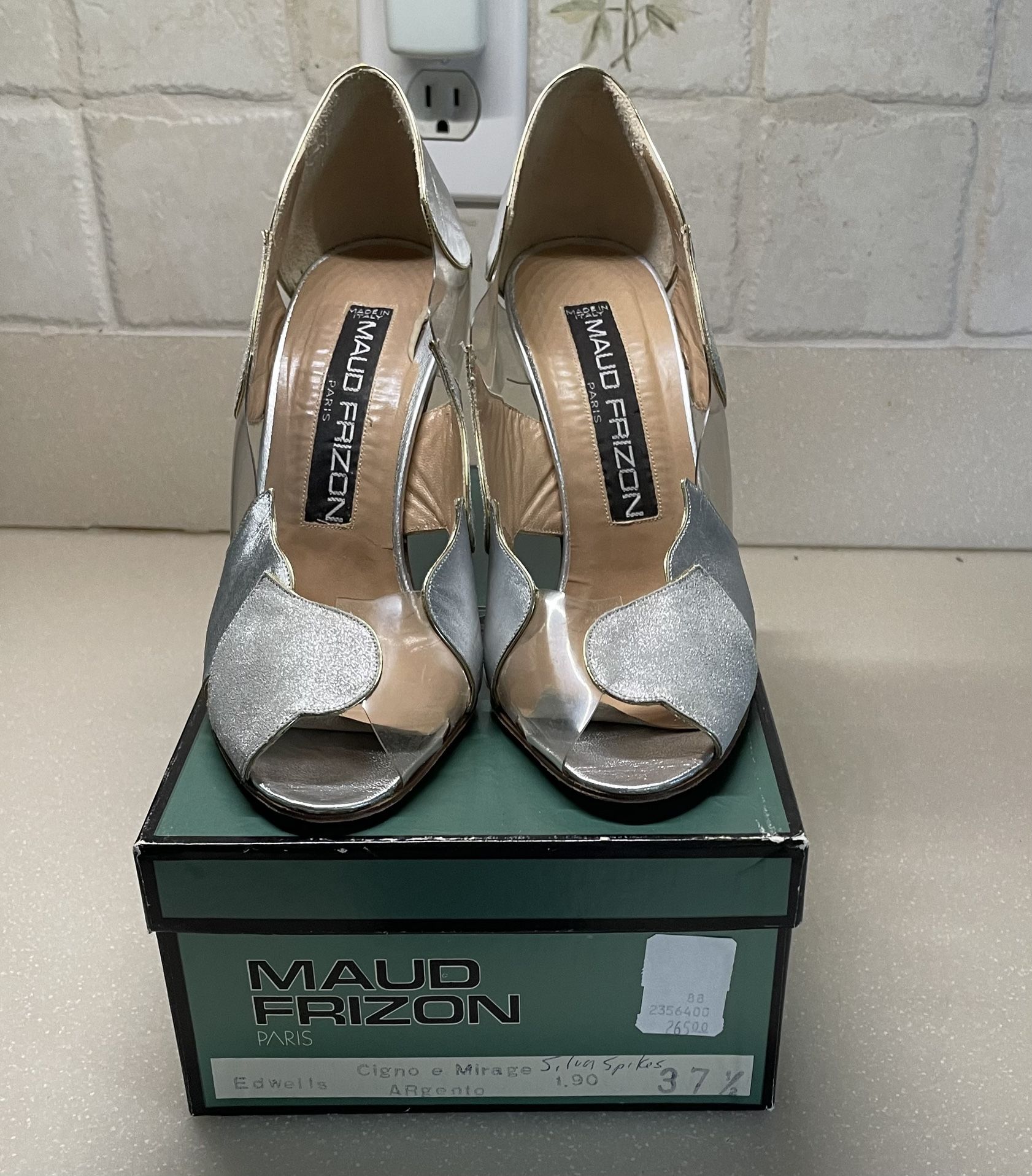 Maud Frizon Silver, Leather And Acrylic Pumps Heels Dress Shoes 7.5