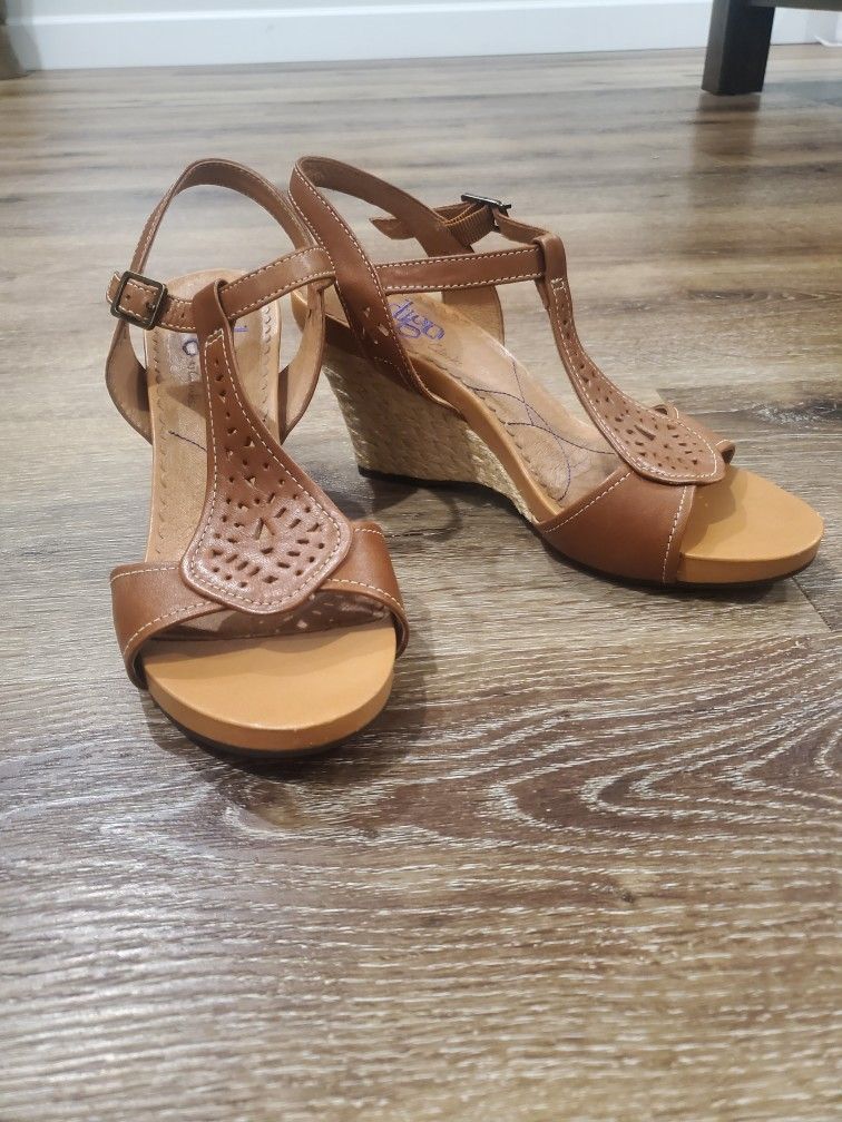 Indigo by Clarks Wedge Espadrille T Strap Sandals Brown Leather Women Sz 9M