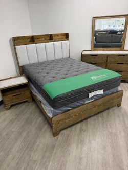 4 Piece Bedroom Set-Brand New