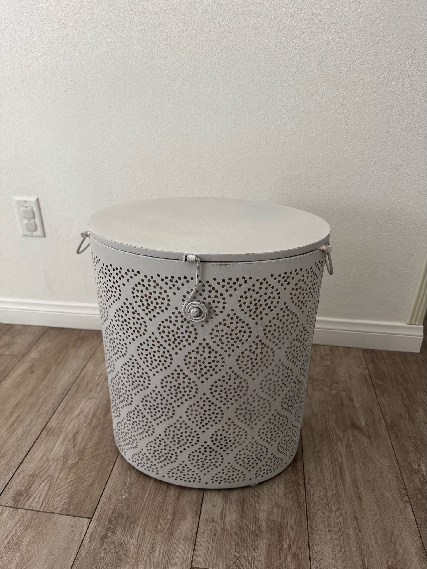 Grey hamper $20