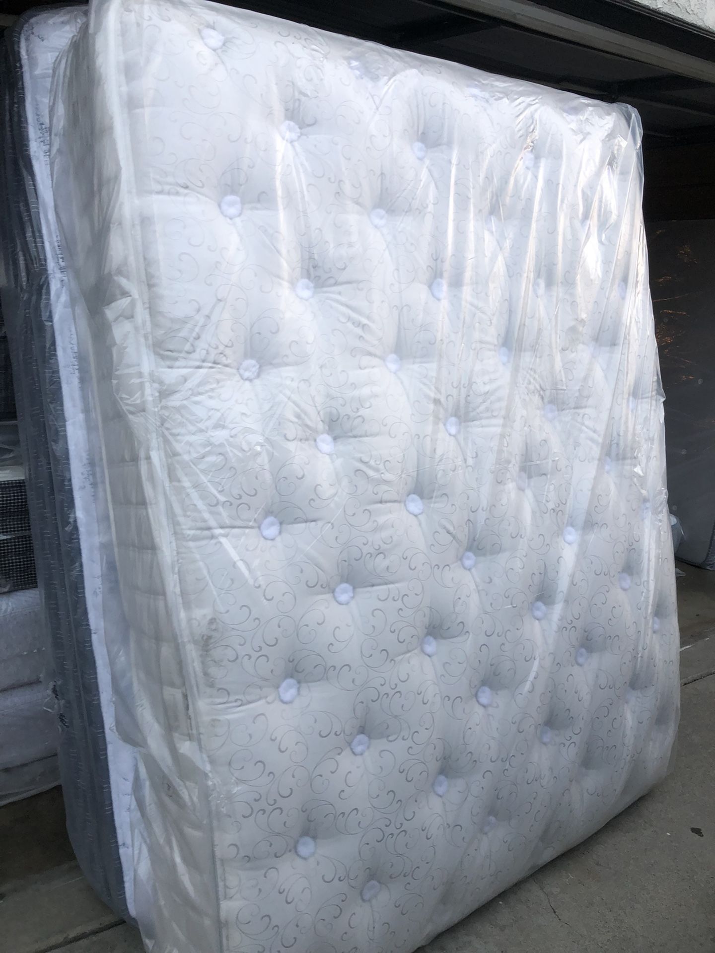 Queen Size Bed Mattress King Koil Intimate Ls Firm Mattress Bed Serta