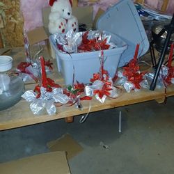 Place Settibgs For 12   Centerpeices Hand Madef