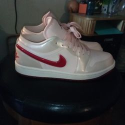 Air Jordan 1 Low SE "Valentine's Day"