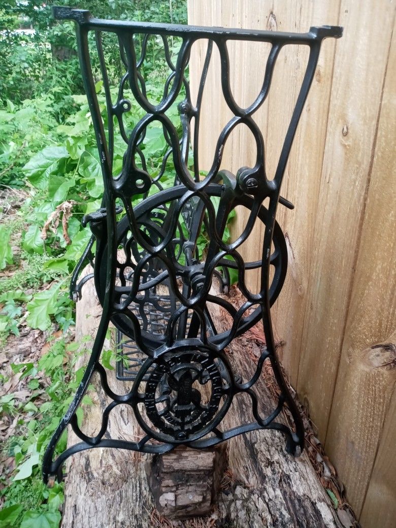 Collectors 1913 Singer Sewing Machine Base For Sale