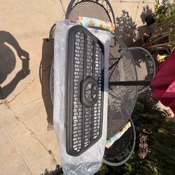 2016 Toyota Tacoma Grill