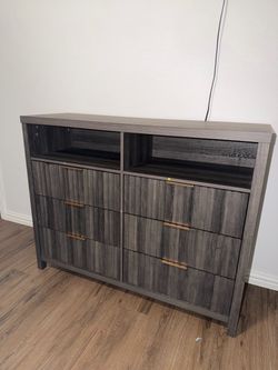 GRAY FLUTED DRESSER AND NIGHTSTAND (x2) SET