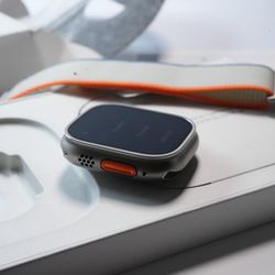 Apple Watch Ultra 2 49mm Titanium Case