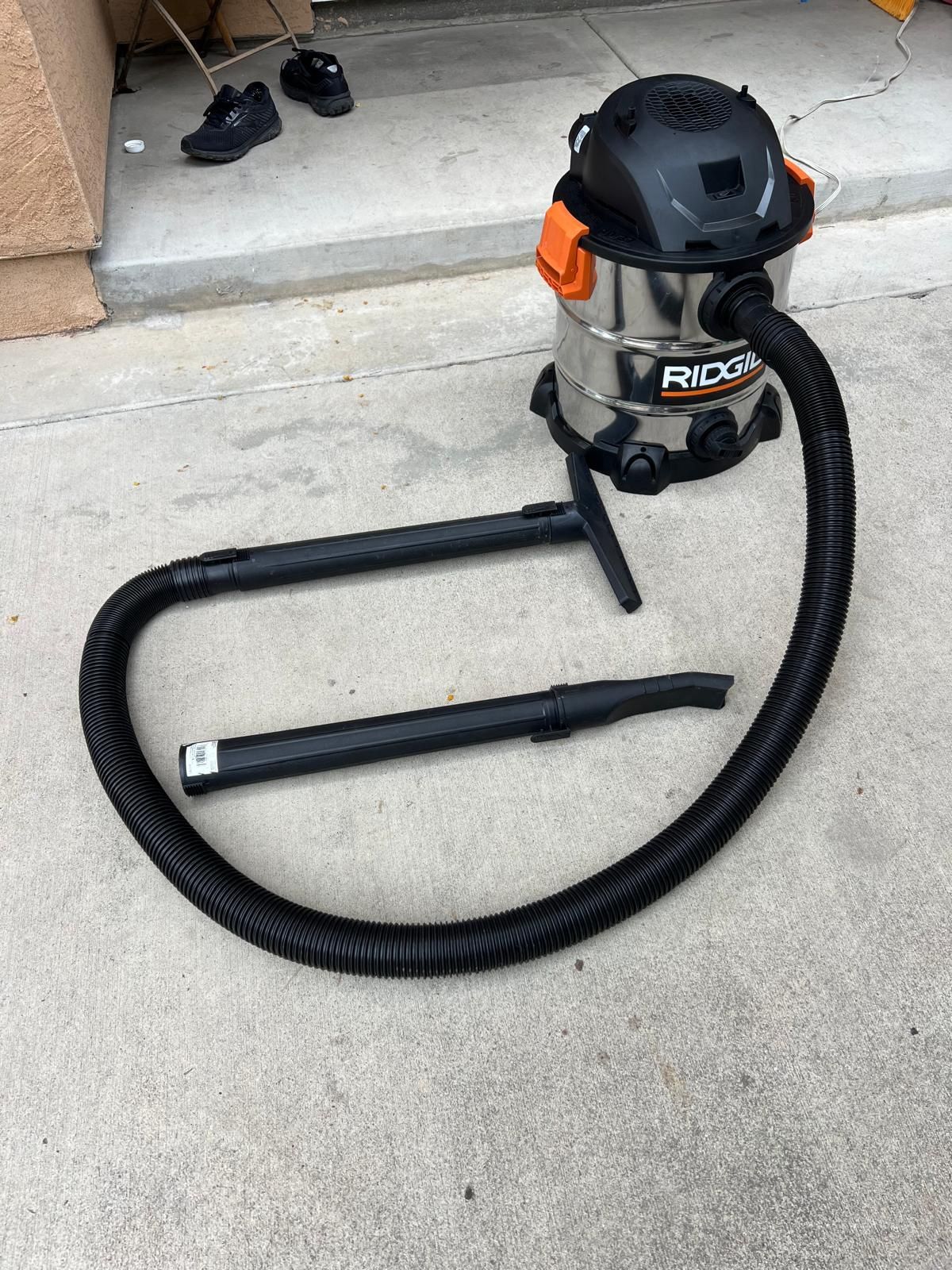 RIDGID 10 Gallons Vacuum
