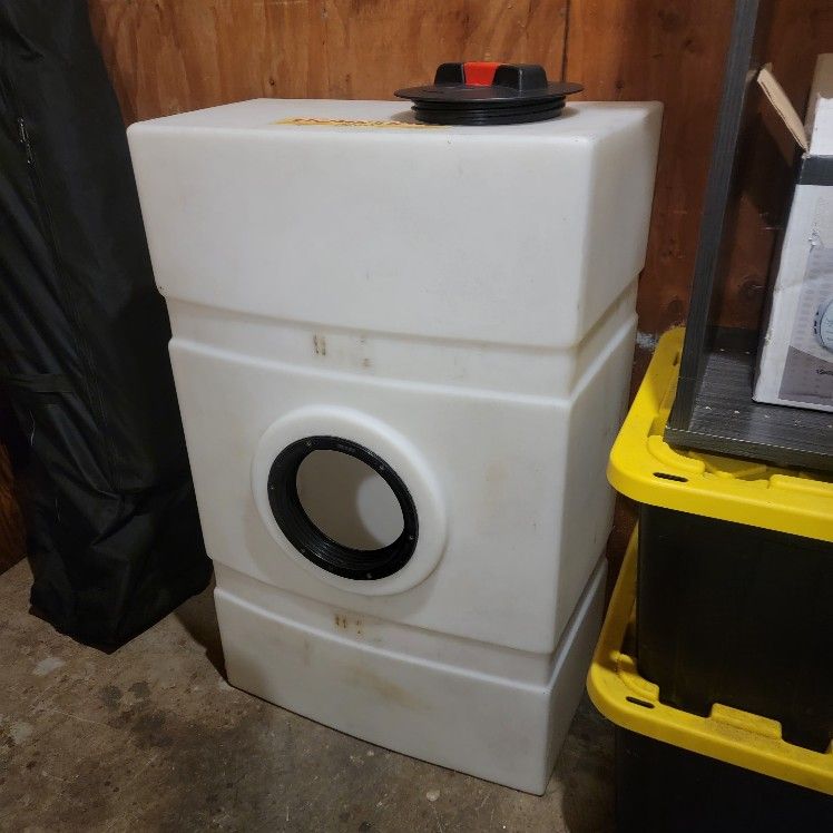 75 GALLON WATER TANK AND PRESSURE WASHER HOSE REEL