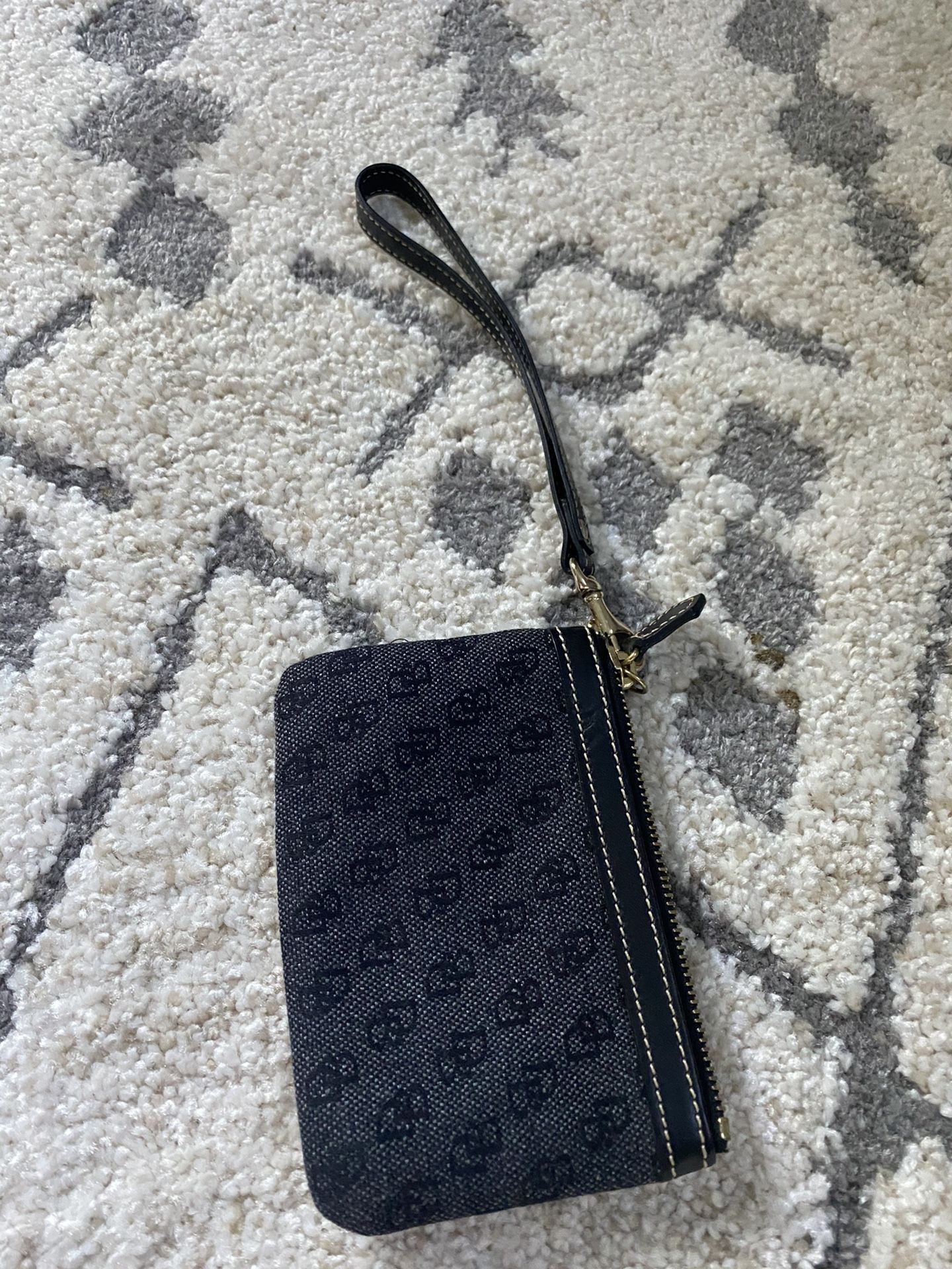 Dooney & Bourke wristlet
