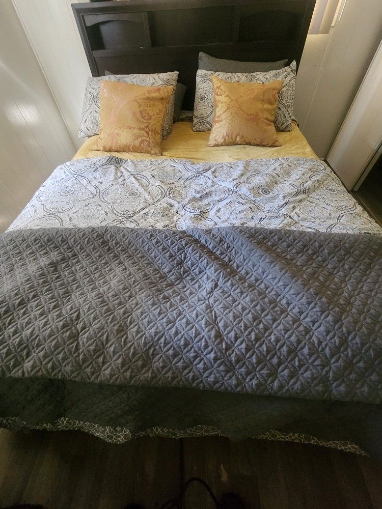 Queen Size Bedroom Set For Sale