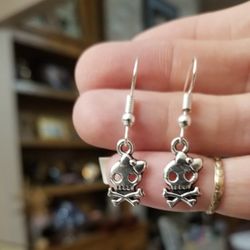 Cute Silver Skull Earrings With Bows