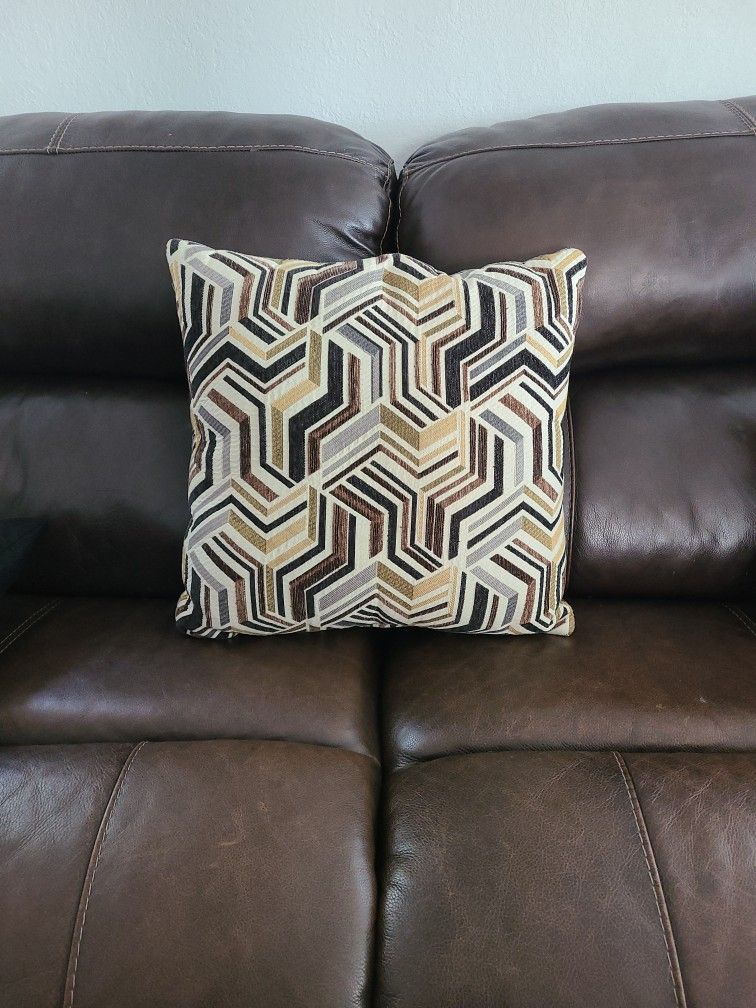 Throw Pillow (Quantity 1)