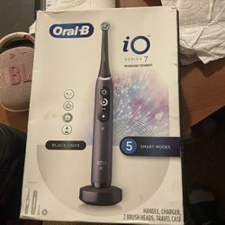 Oral B Iq 7 Tooth Brush  Kit