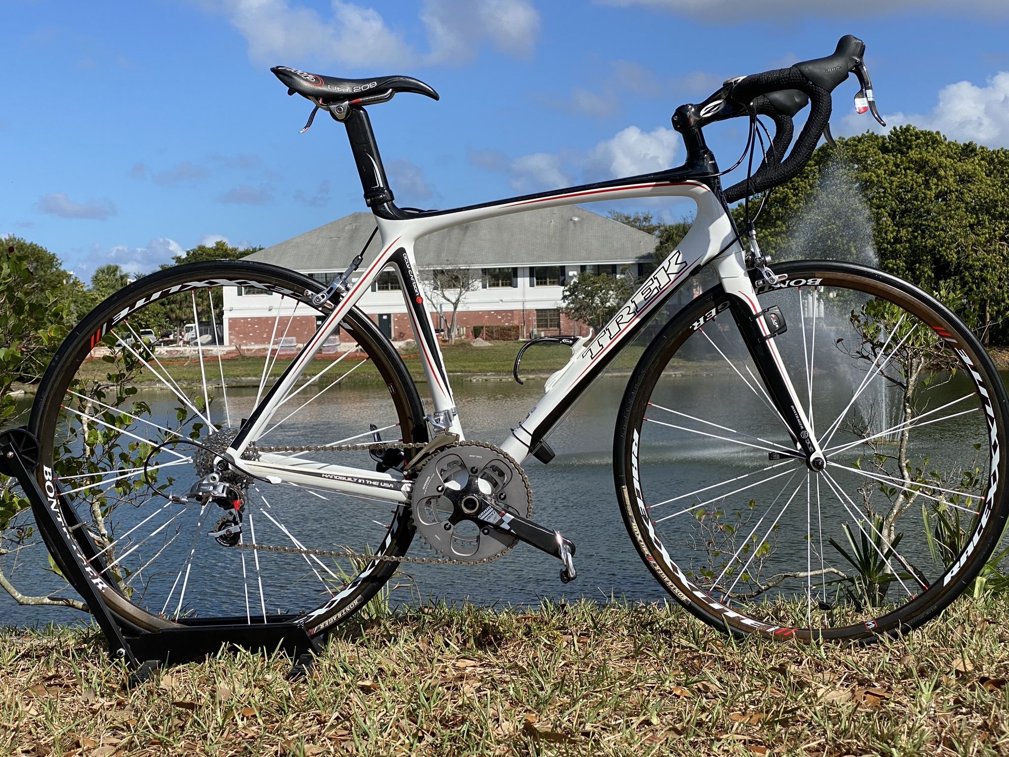 TREK MADONE 6.9 Pro SRAM Red. 56cm. Full Carbon Fiber Including Carbon Fiber Wheelset.