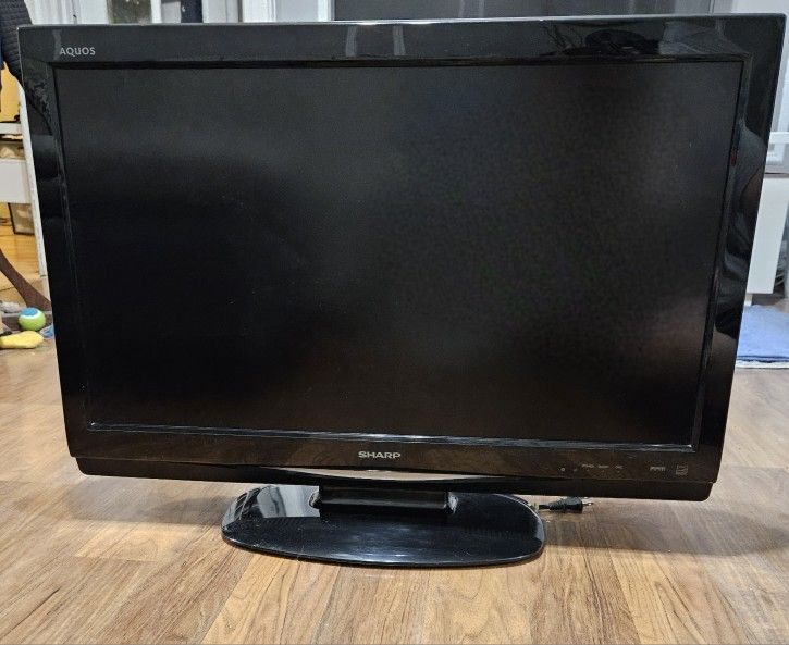 Sharp Aquos LC-32D44U 32 IN LCD TV