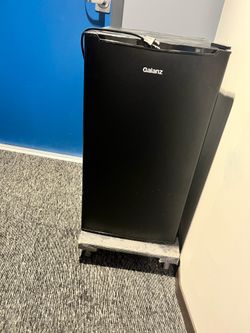 Galanz mini fridge 3.3 cu.ft