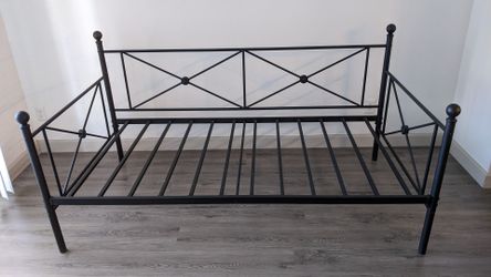 Twin Cast iron bedframe