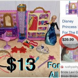 $13 Disney Princess 👑 Portable Castle 🏰 Doll include & Accessories like new