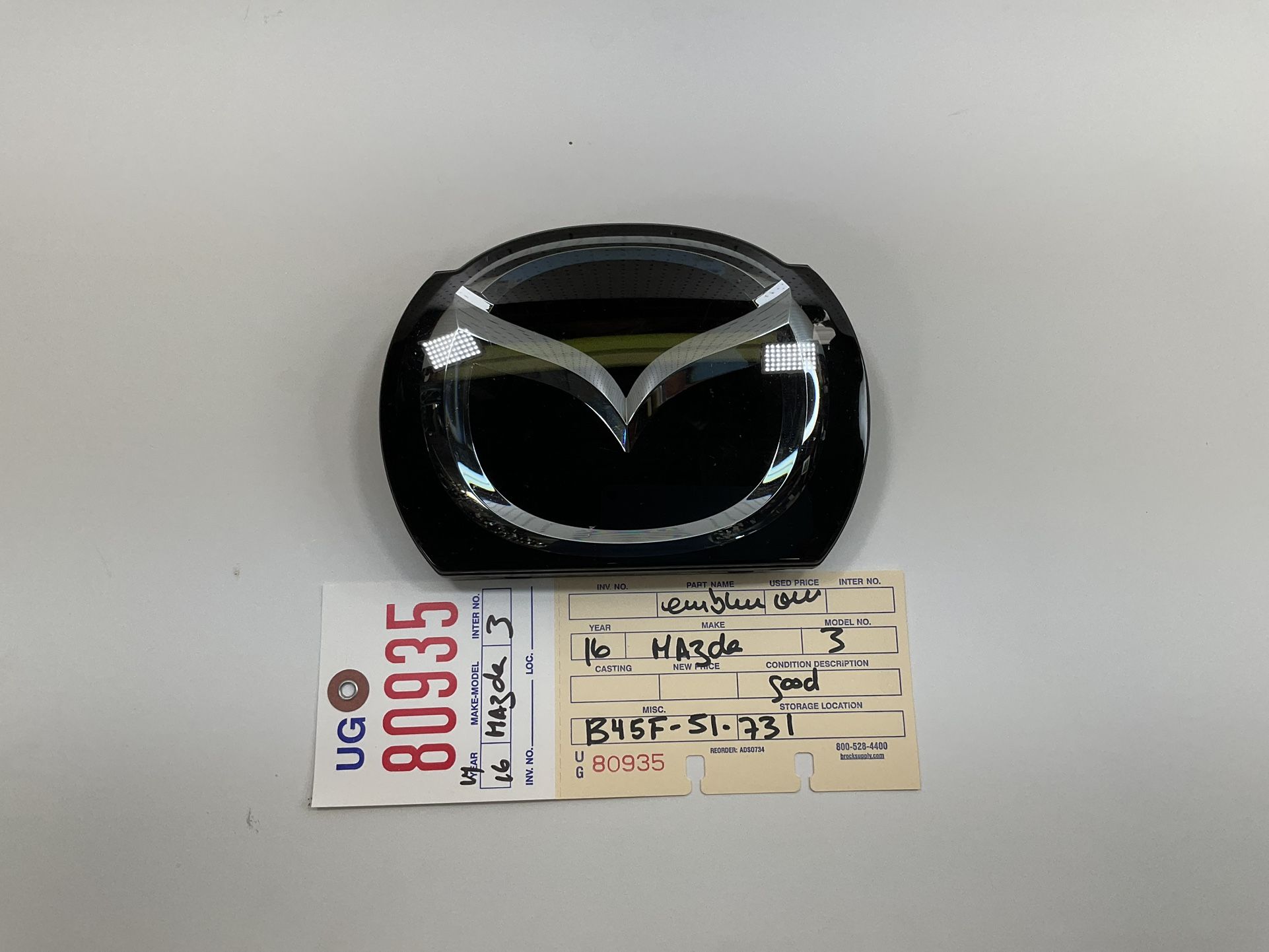 2014 2016 MAZDA 3 FRONT GRILLE EMBLEM OEM 
