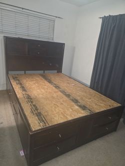 Queen captains bed
