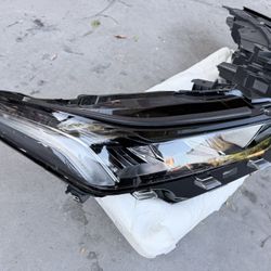 2020-2024 Cadillac Ct5 V Sport Front Headlights. 