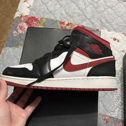 AIR JORDAN 1 MID 6Y