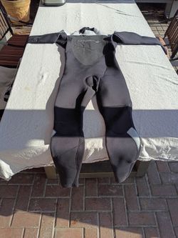 Brand New Oneil Wet Suit Size Medium
