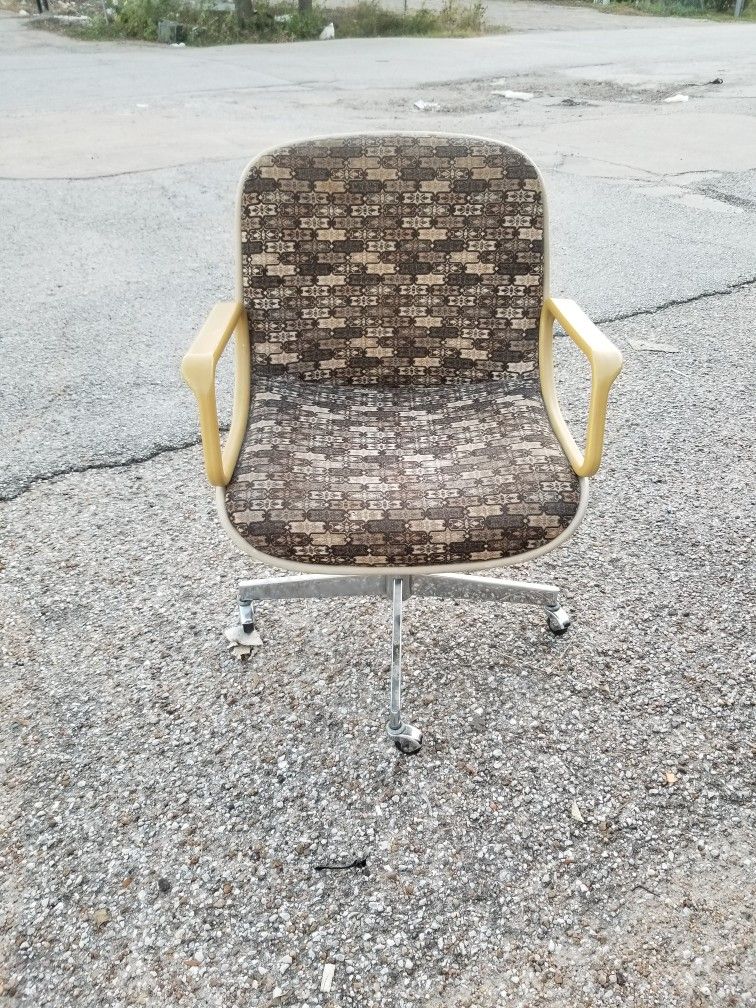 Vintage Steelcase Swivel Chair $150 (Good Condition)