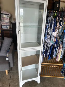 Display Cabinet. Glass shelves