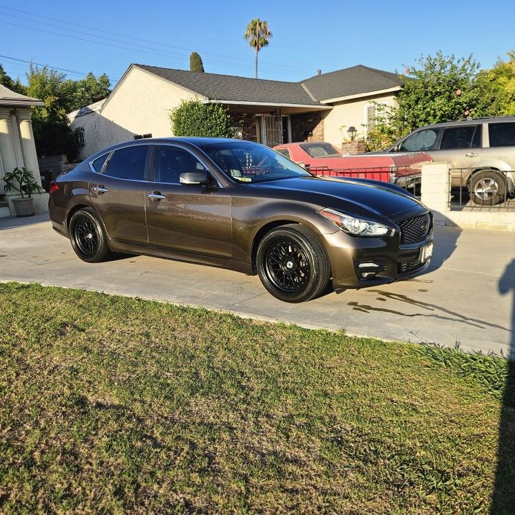2015 Infiniti Q70