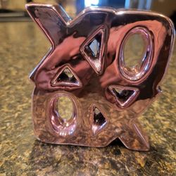 XOXO pink figurine