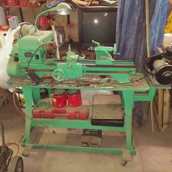 LOGAN SCREW Cutting LATHE w Accessaries