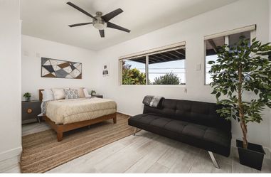 Moving Sale, Ventura