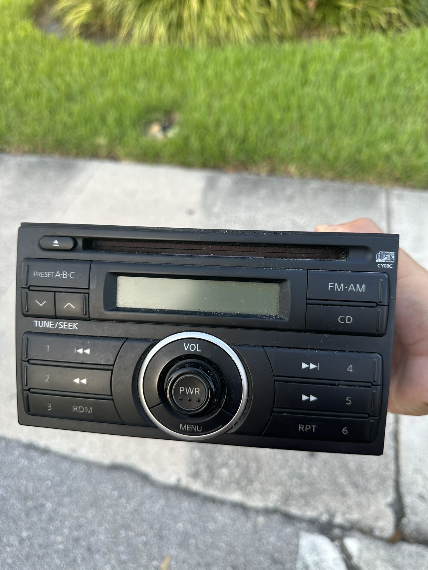 Radio CD / FM / AM Original Nissan Versa 2007 - 2009