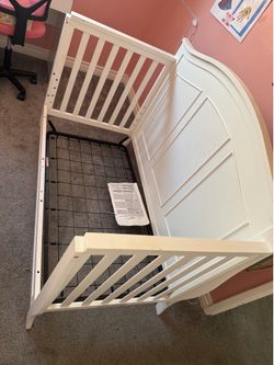 Convert-able Crib/Toddler bed.