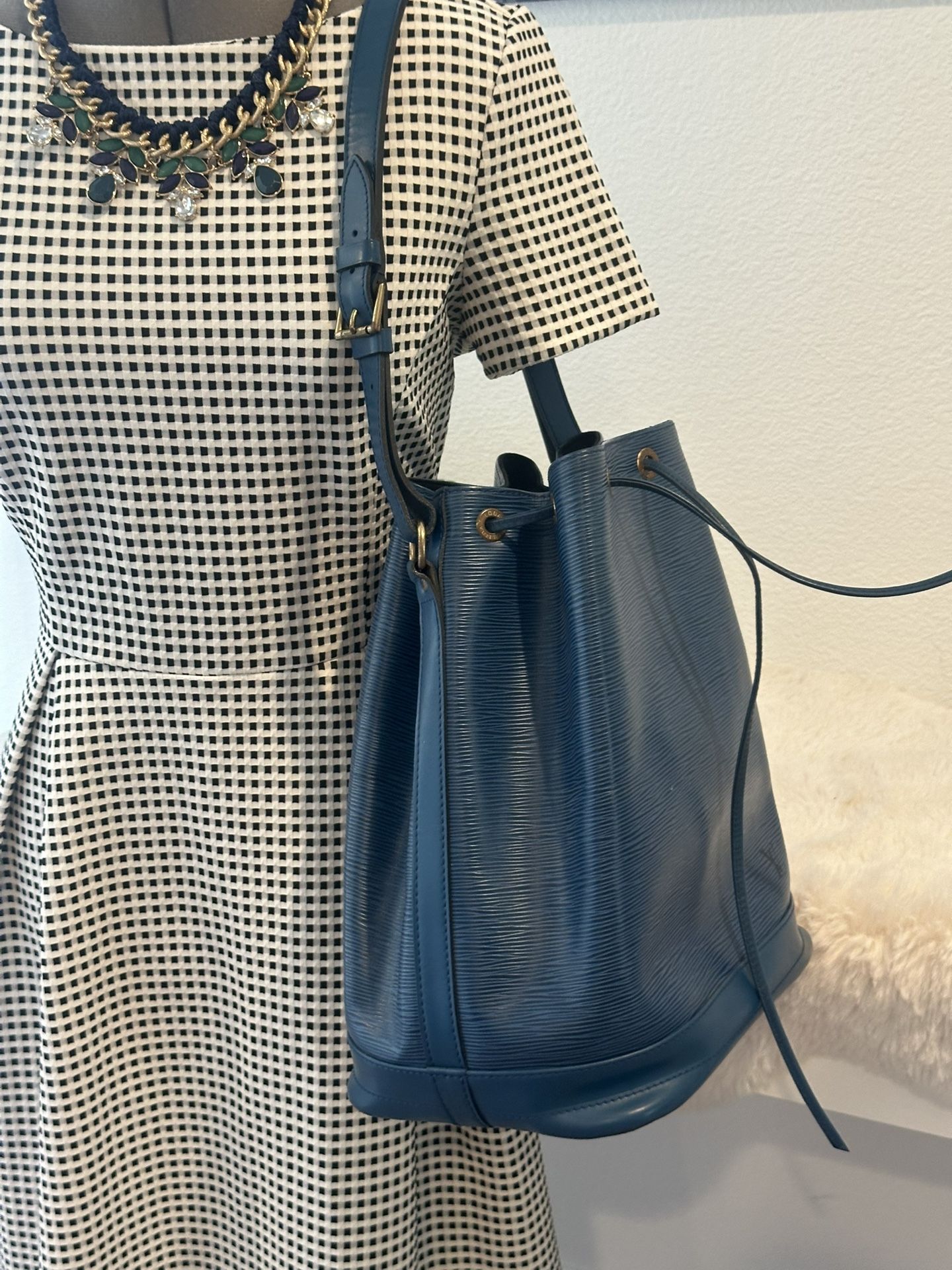 Authentic Louis Vuitton Noé Blue Bag – Good Condition