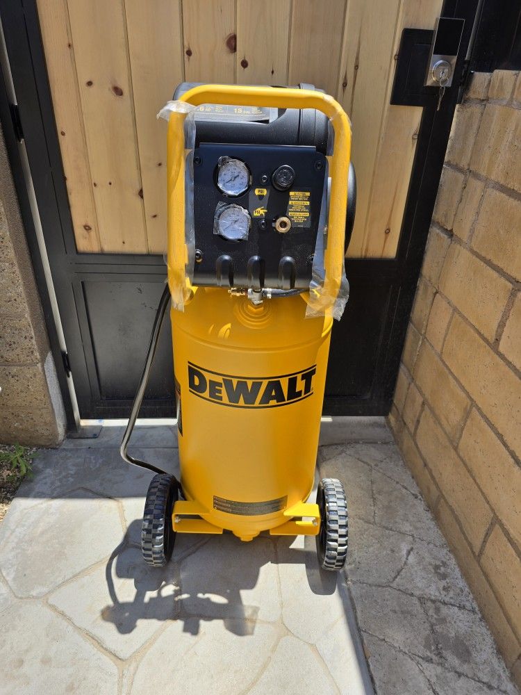 Dewalt 15g Portable Electric Air Compressor
