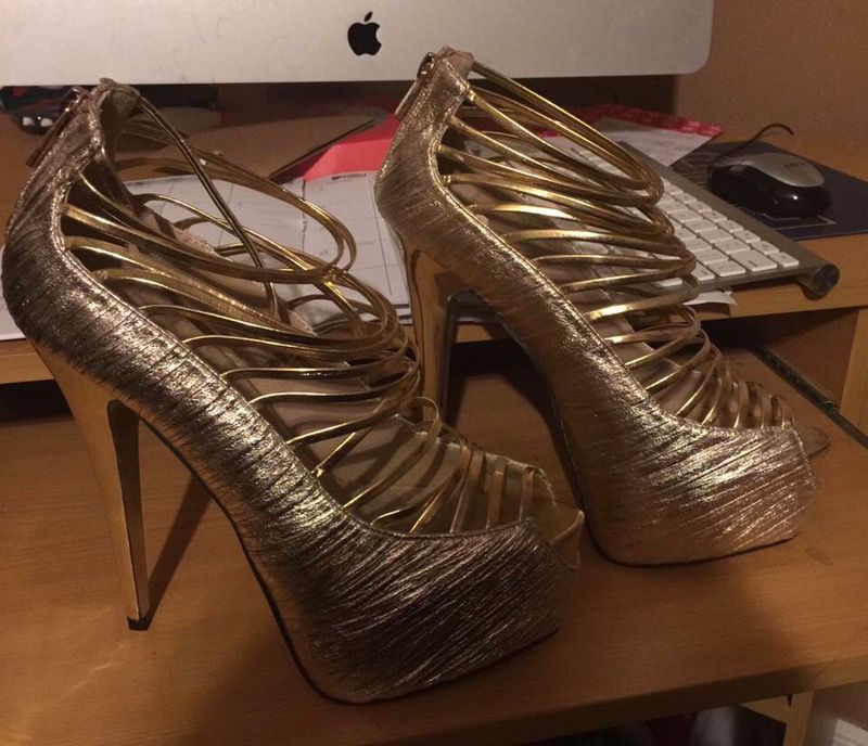 Gold heels Sz: 10