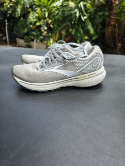 BROOKS TENNIS SHOES