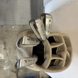 Golf Bag With 4 Clubs