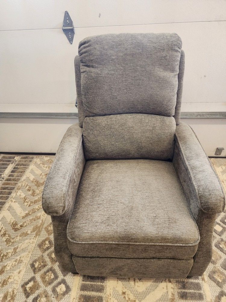 *** BRAND NEW- RECLINERS ***