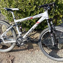 Giant NRS 3 Full Suspension Mountain Bike Rock Shox Shimano Race Face