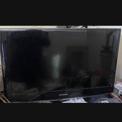 32” Samsung Television with Remote 