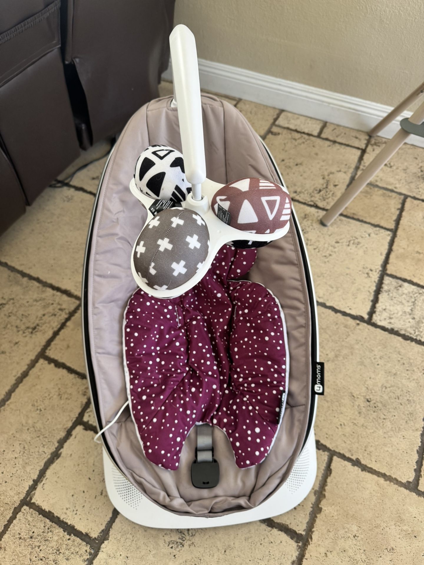 4 Moms Mamaroo Multi-Motion Baby Swing