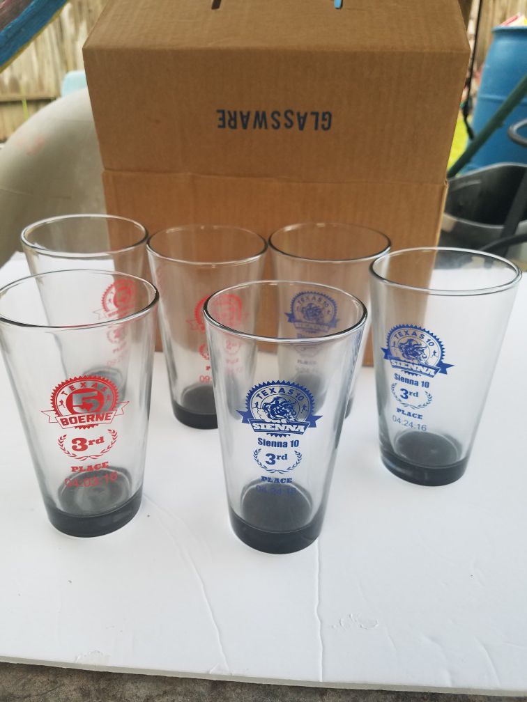 box of 6 collectible glasses of Texas 10 series