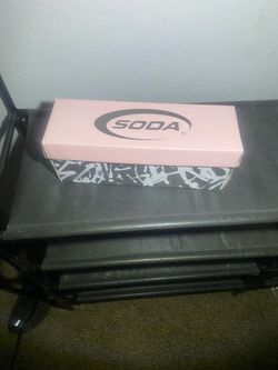 Soda sandals