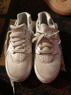 Nike huaraches size 5Y