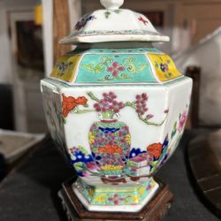 Antique Chinese Porcelain Jar 