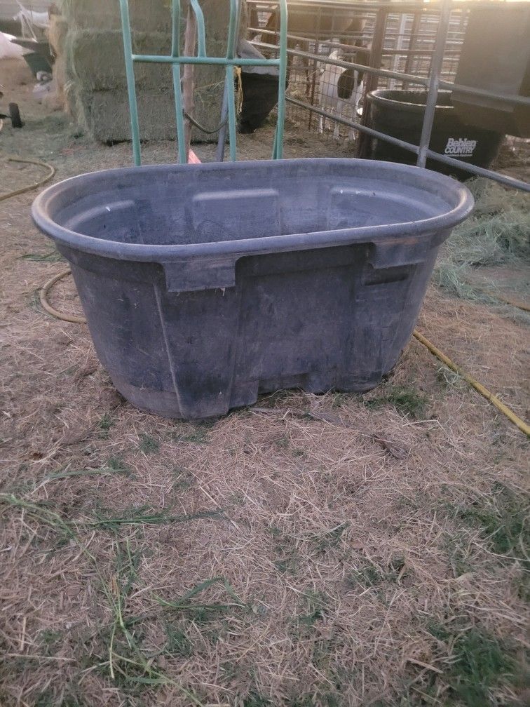 Rubbermaid 100 Gallon Livestock Tank Used For Horses Great Condition Northwest Tucson